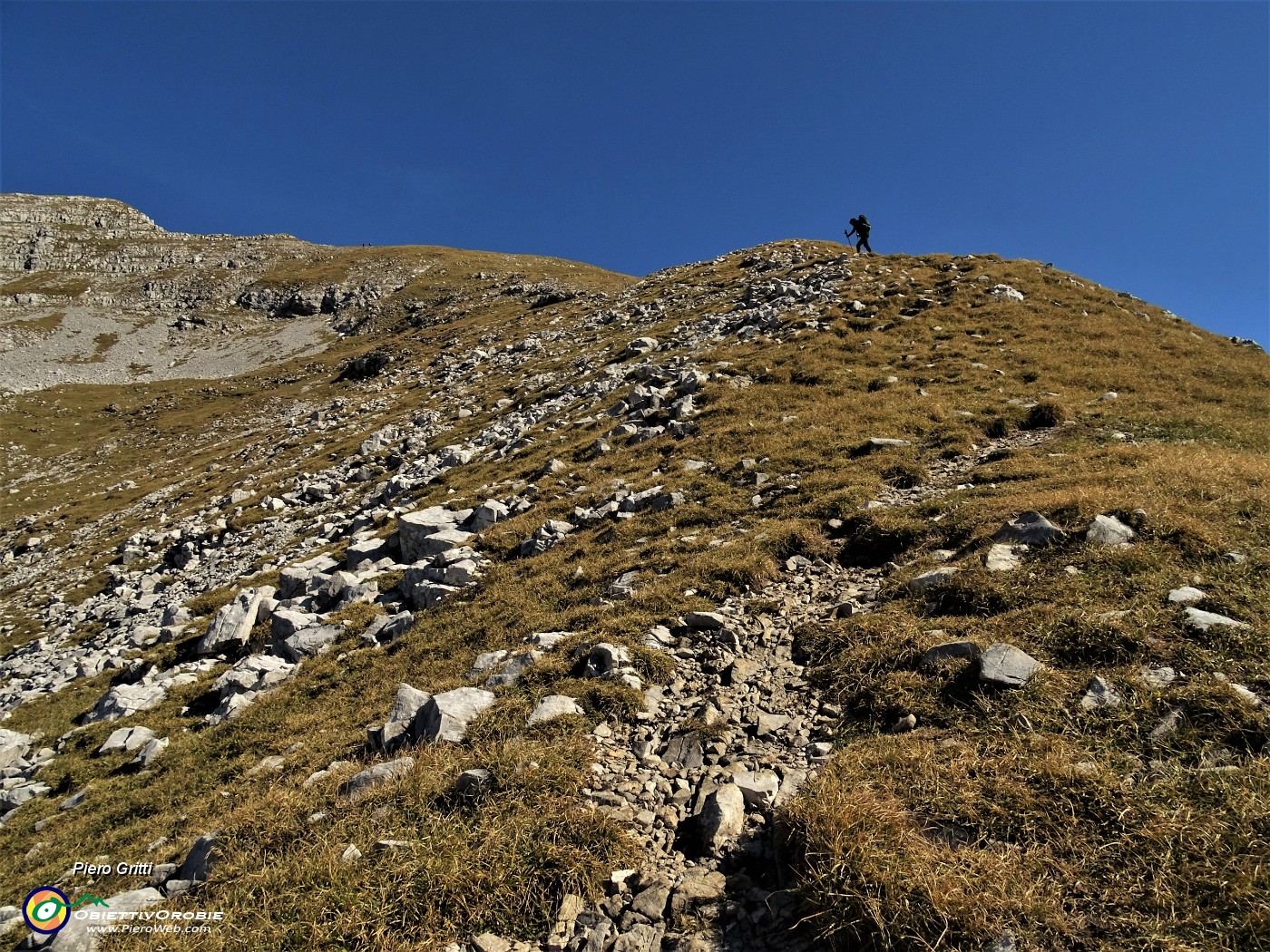 25 In decisa salita per Cima Menna.JPG